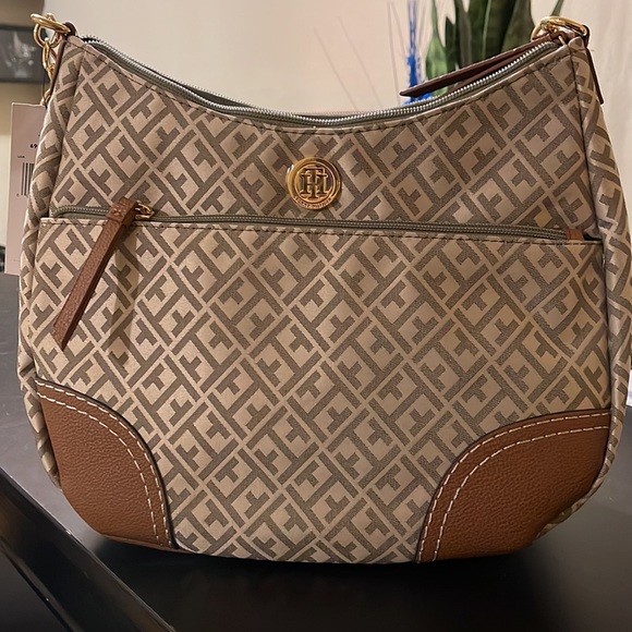 Tommy Hilfiger purse - Brand New - Make an Offer! - Picture 5 of 9